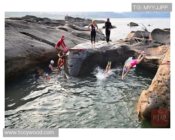 龙虎山下凛冬热鹰潭冬泳燃动信江畔